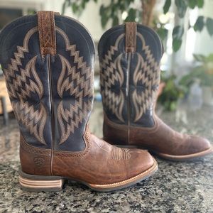 ARIAT MENS WESTERN BOOTS - BROAD SQUARE TOE